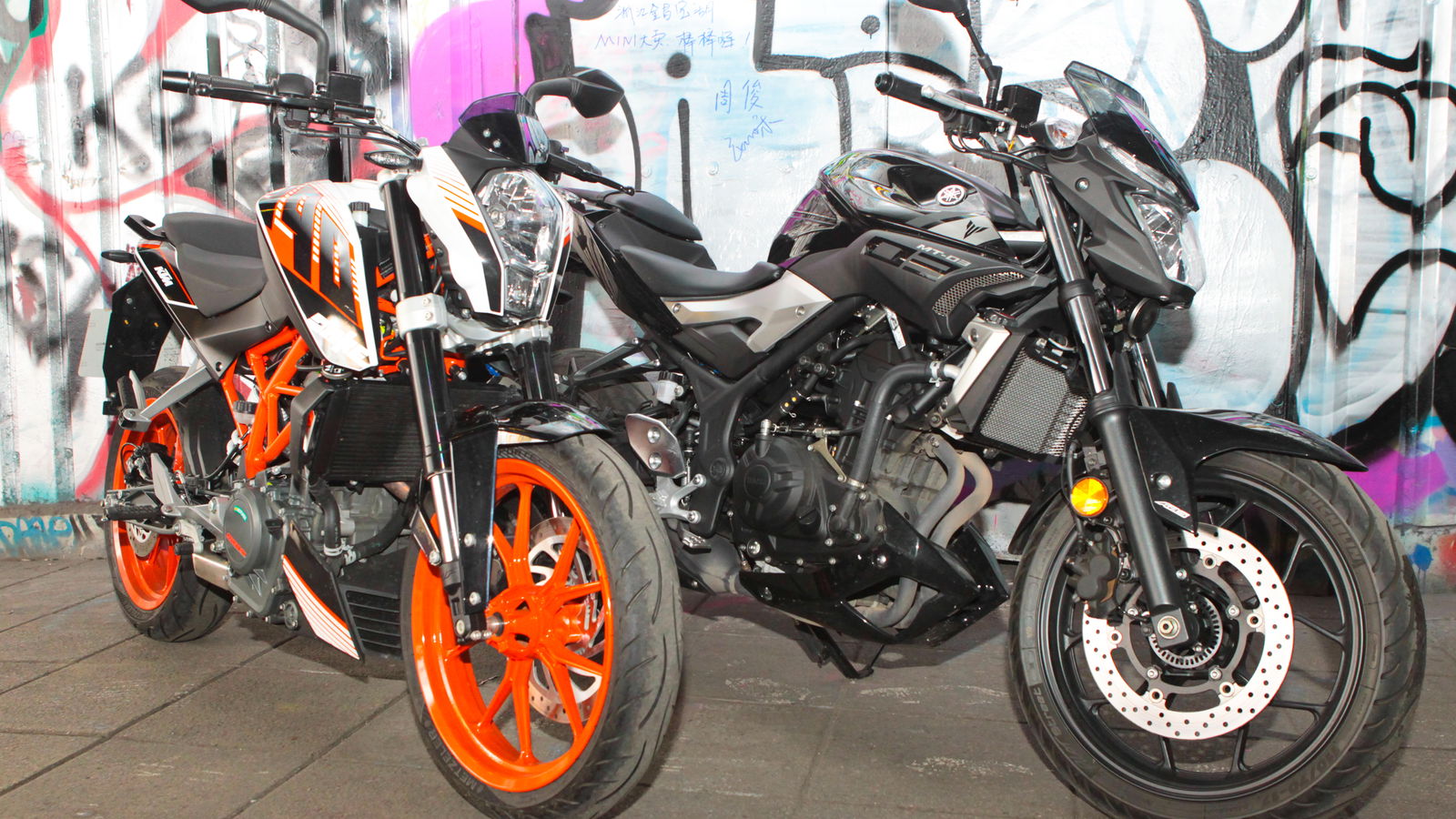 Yamaha MT-03 vs KTM 390 Duke video review 